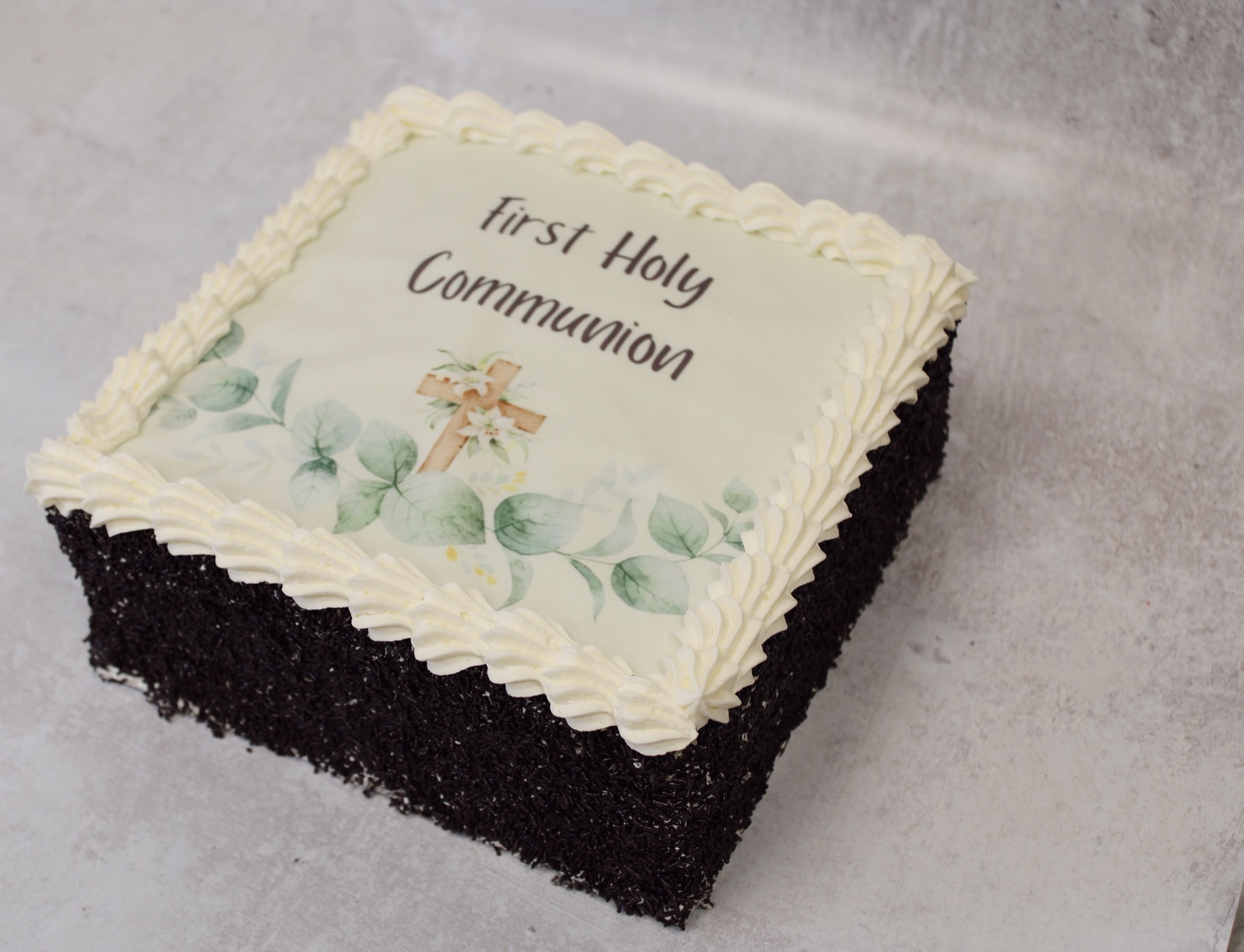 First Holy Communion celebration cake from Knotts Bakery